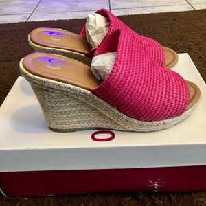 NEW SO pink wedge sandals